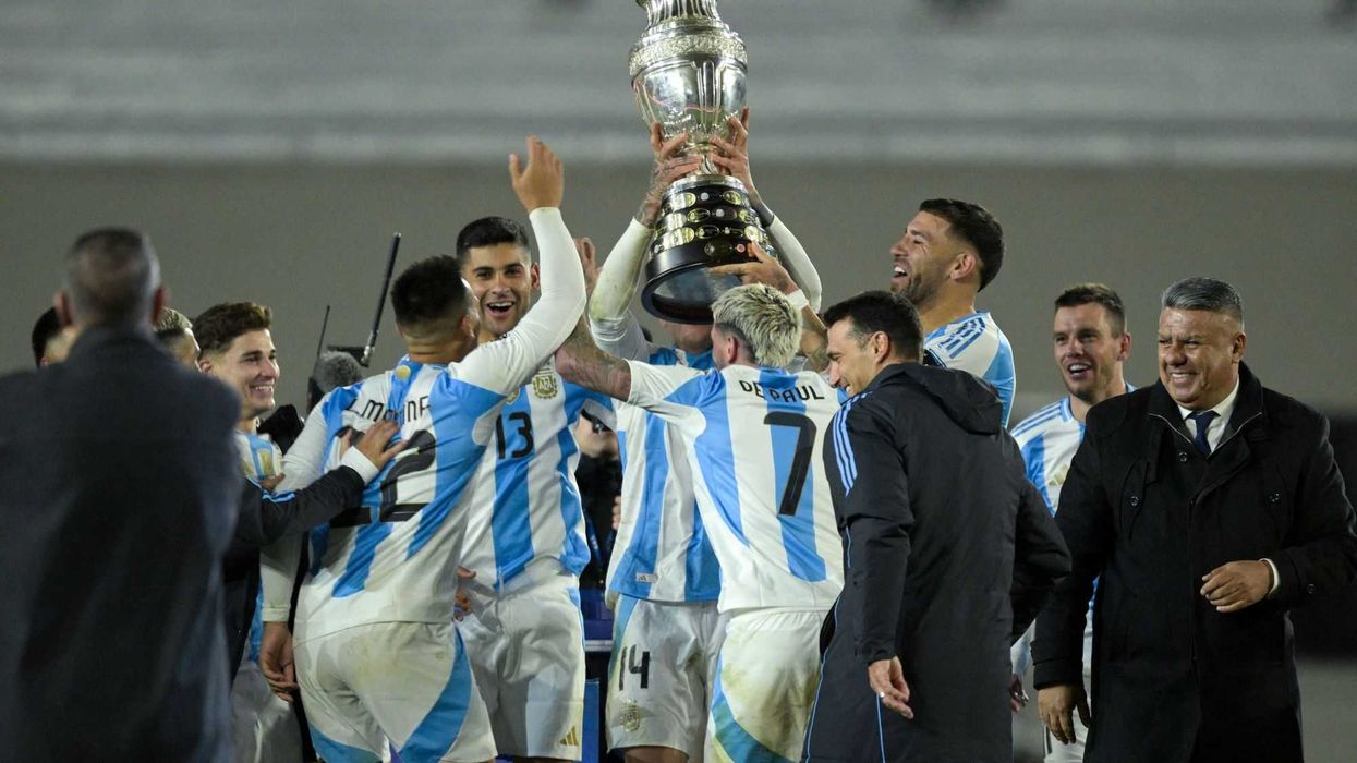 Argentina no extrañó a Messi y Di María y exhibió su voracidad competitiva ante Chile. AFP.