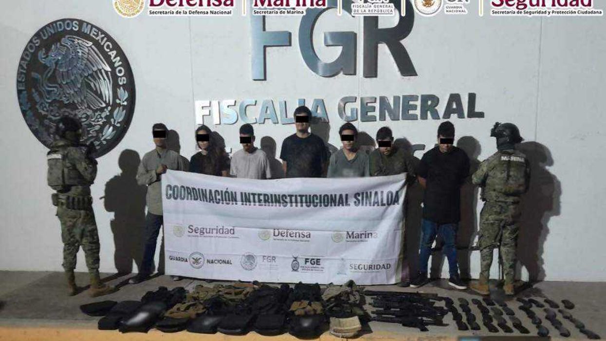 Autoridades federales y estatales detienen a 18 presuntos criminales y aseguran armas y drogas en Sinaloa. Foto: Gabinete de Seguridad de México.