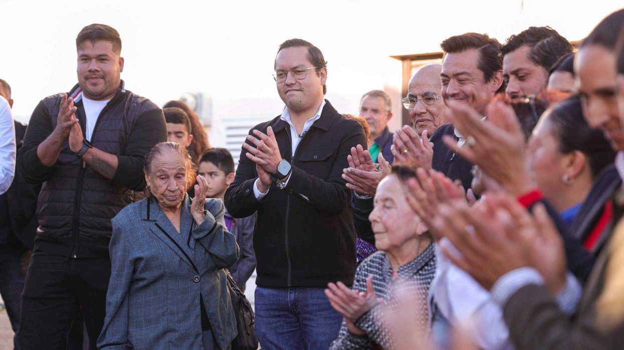 Chepe Guerrero, presidente municipal de Corregidora, inaugura rehabilitación de calles en colonia Los Olvera.