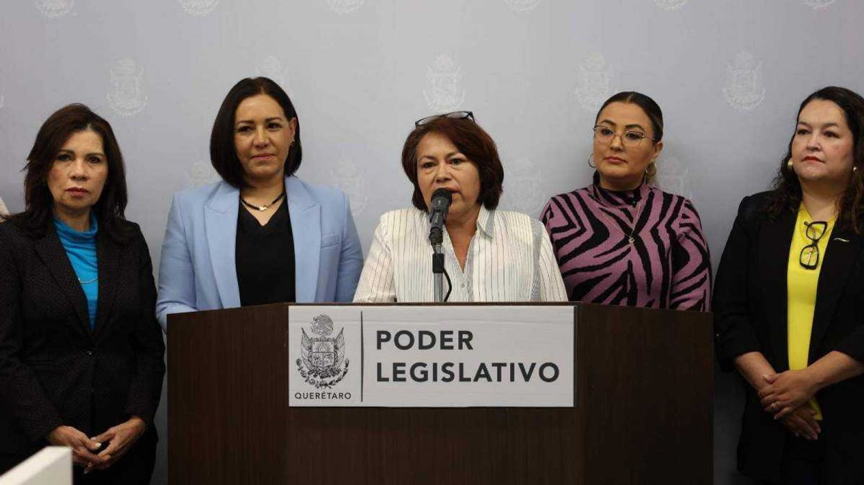 Diputadas locales de la Cuarta Transformación durante conferencia de prensa sobre operativo contra artesanas en Querétaro.