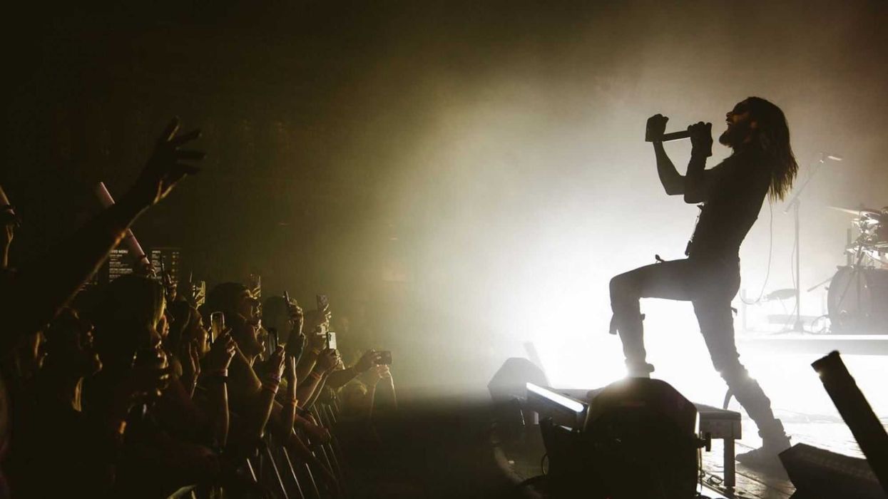 El grupo, liderado por los hermanos Jared y Shannon Leto, lanza su nuevo sencillo "Seasons" y sigue cosechando éxitos con su anterior hit "Stuck".