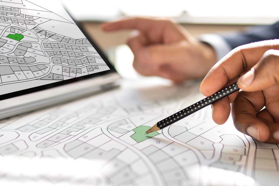 Funcionarios municipales explican diferencia entre valor catastral y cobro de predial en sesión legislativa de Querétaro.