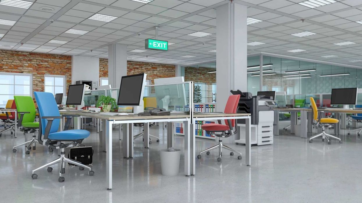 Guía esencial para equipar tu oficina y maximizar la productividad .