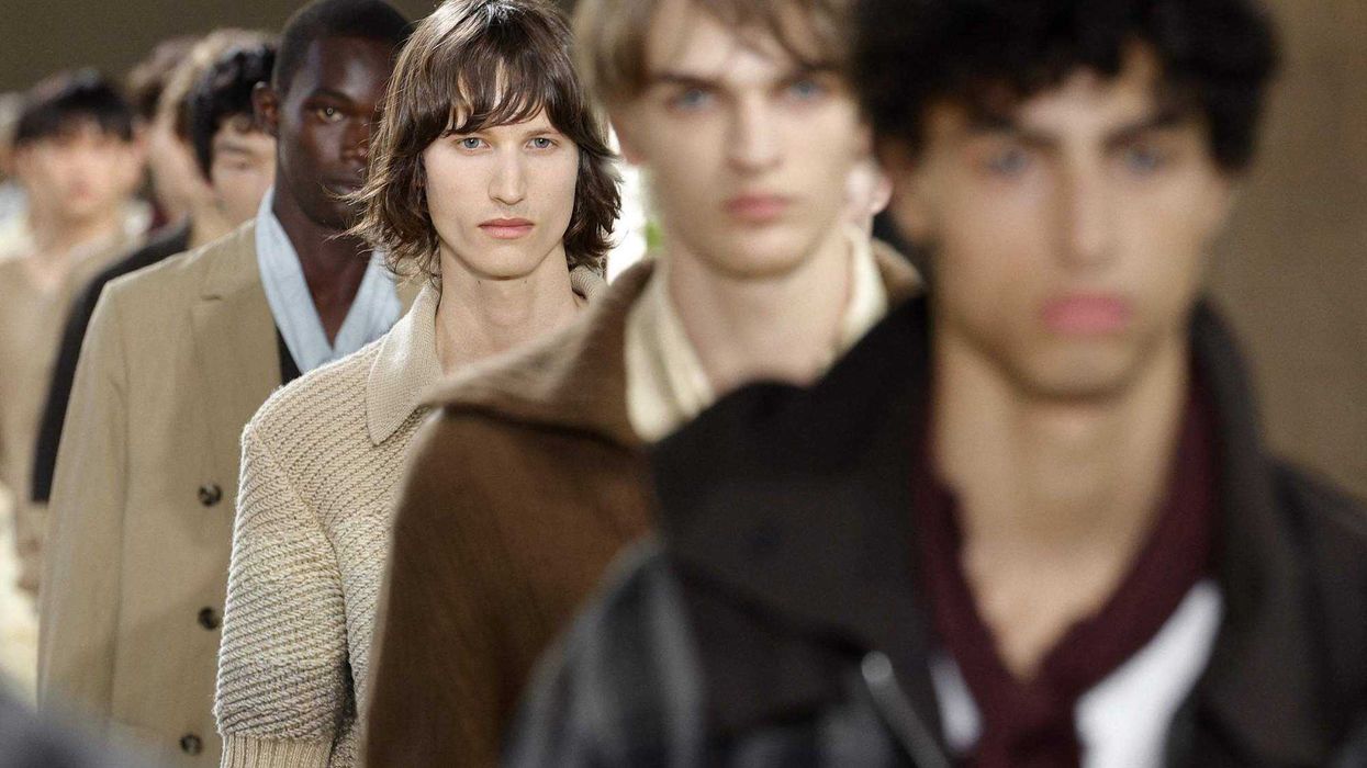 Hermès propone un verano en la ciudad, sin shorts pero con astucias contra el calor. AFP.