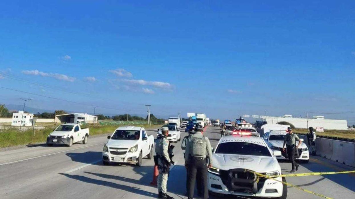 La Guardia Nacional acordonó la zona del kilómetro 179 de la autopista México-Querétaro donde ocurrió el atropellamiento fatal.