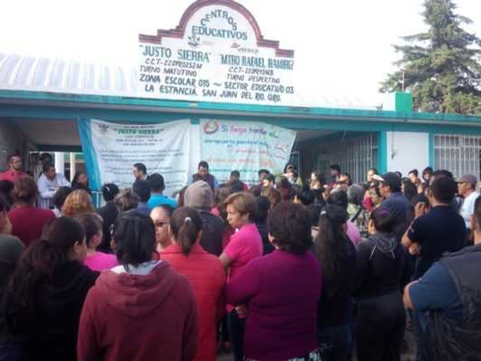 padres familia protestan por despido maestros 4