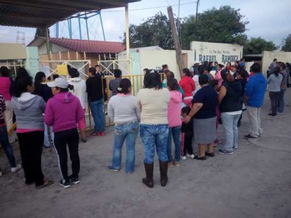 padres familia protestan por despido maestros