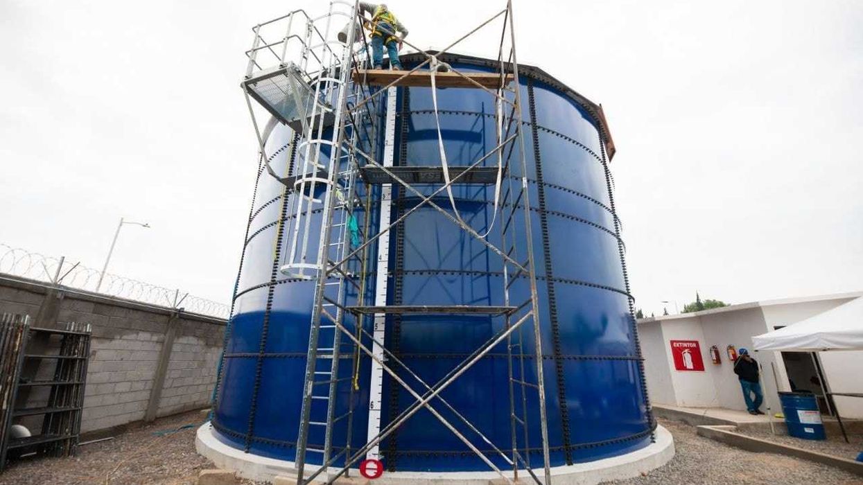 Personal de JAPAM realiza limpieza de tanque elevado de agua potable en San Juan del Río Querétaro