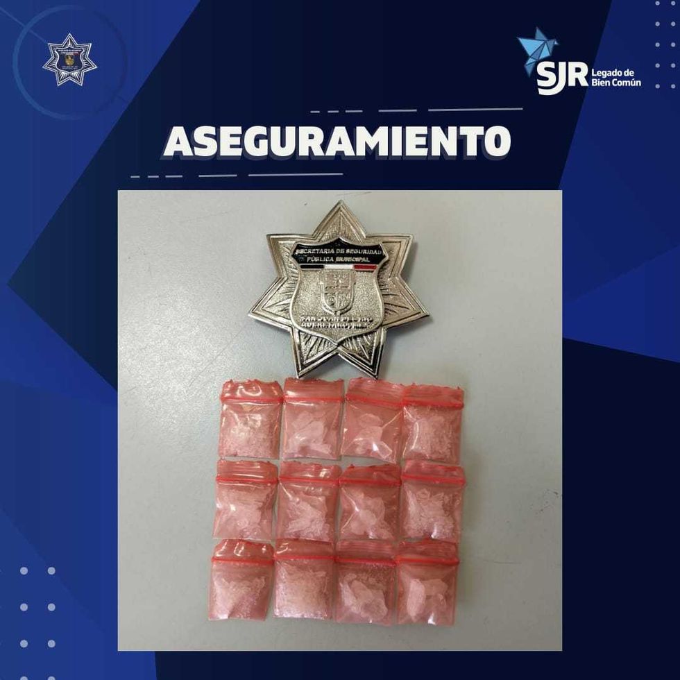 \u200bOperativo policial en San Juan del R\u00edo donde detuvieron a un hombre con metanfetamina en Barrio de La Cruz.